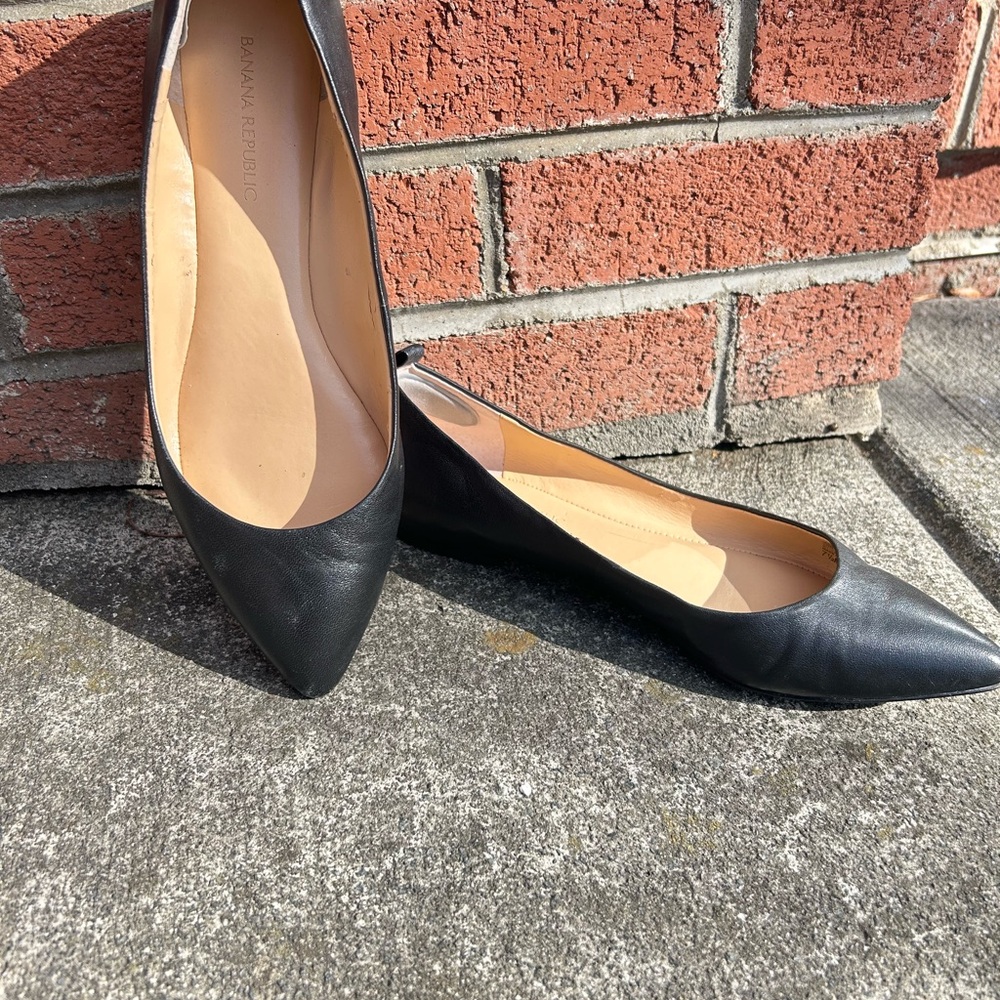 Banana Republic Black Leather Pointed Toe Flats